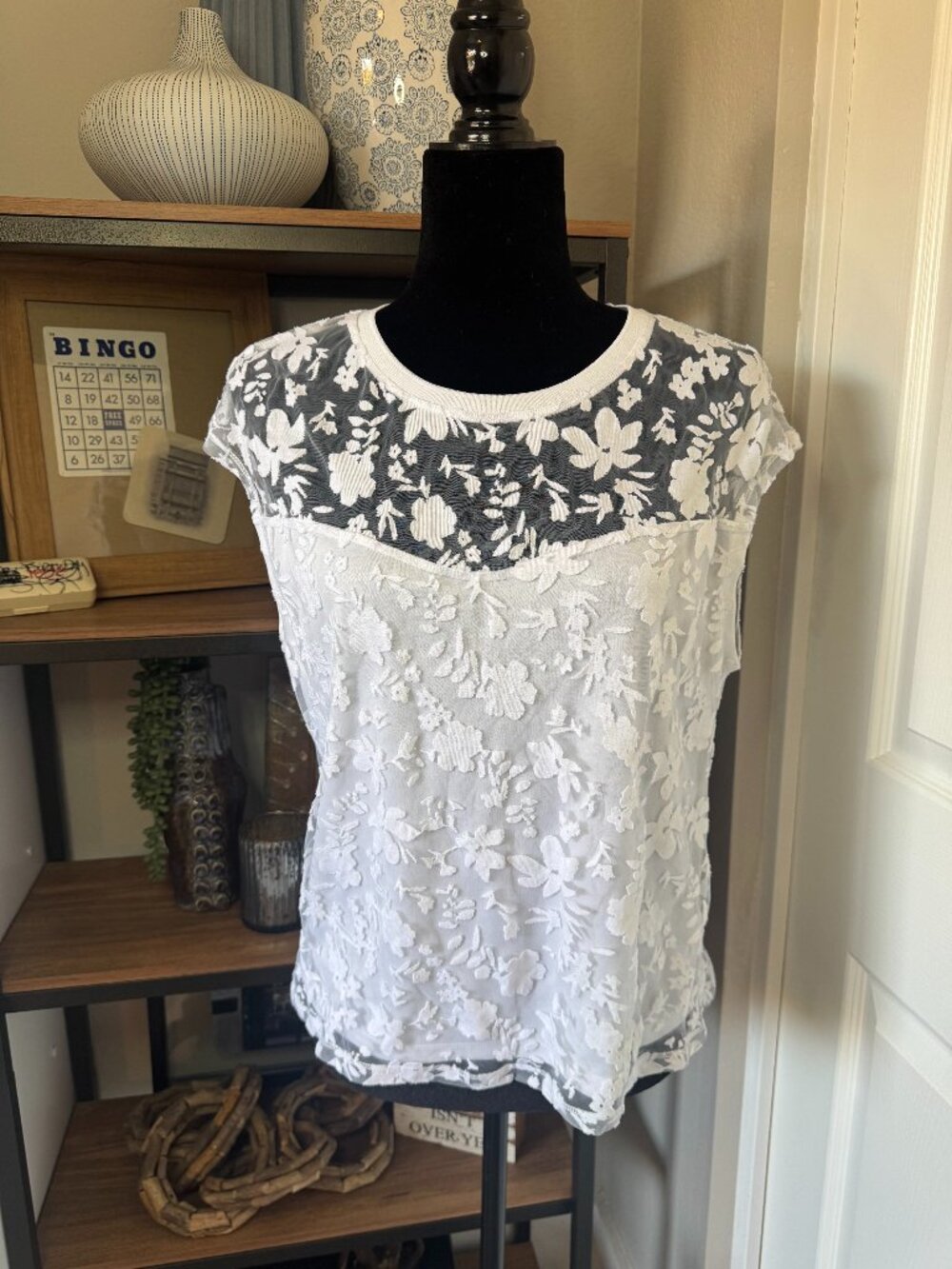 Laundry by Shelli Segal White Floral Applique Sleeveless Tee w/Sheer Top - Size